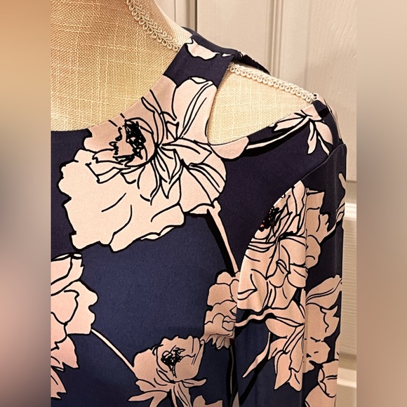 ๐ Ivanka Trump Floral Cut Out Shoulder Dress - Picture 9 of 15